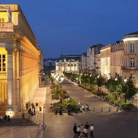 Grand Theatre Apartment *